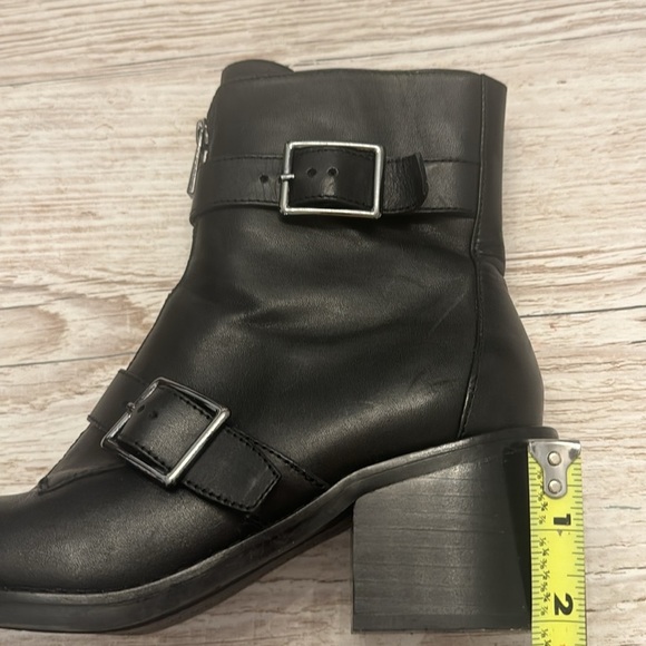 Donald J. Pliner Dusten Black Leather Boots with Buckles & Zipper Detail size 7 - Picture 10 of 10